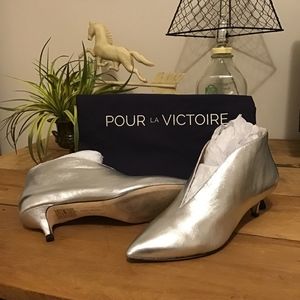 Pour la Victoire Silver Pumps